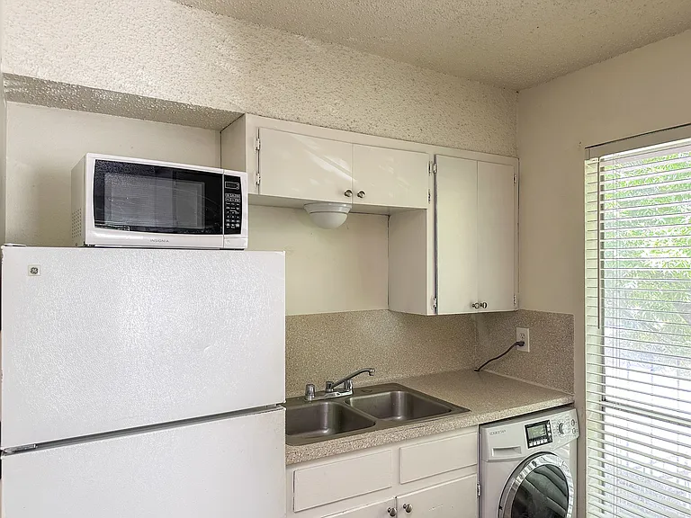 1011 W 23rd St #204 — Photo 10