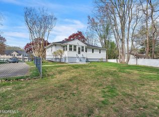 6 Laurel Ln, Englishtown, NJ 07726