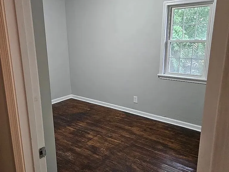 1343 Hinton St — Photo 9