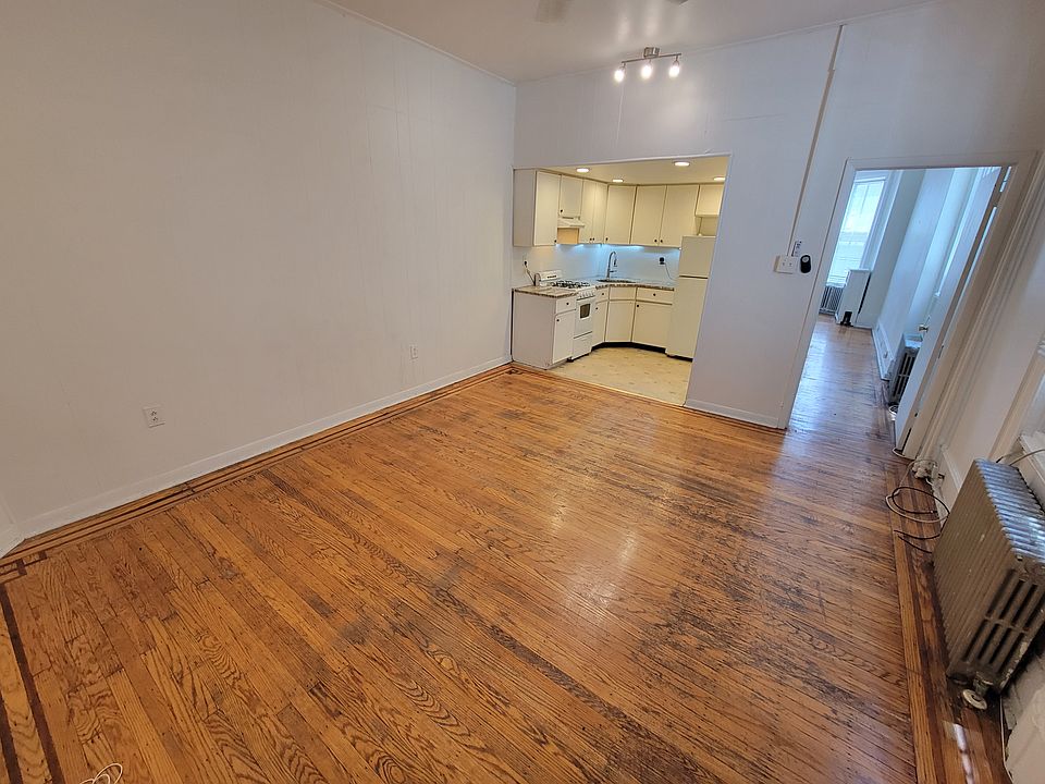 1st image of 1706 Pine St APT 2R