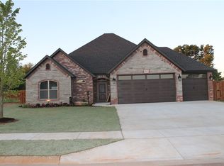 5700 Sommerset Ct, Rogers, AR 72758