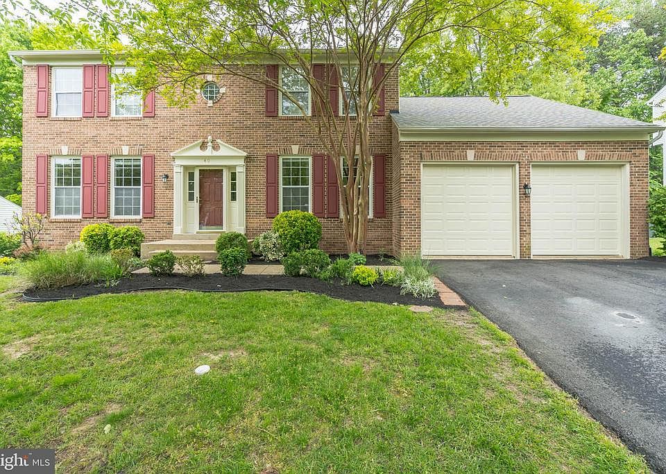 1st image of 40 Westhampton Ct