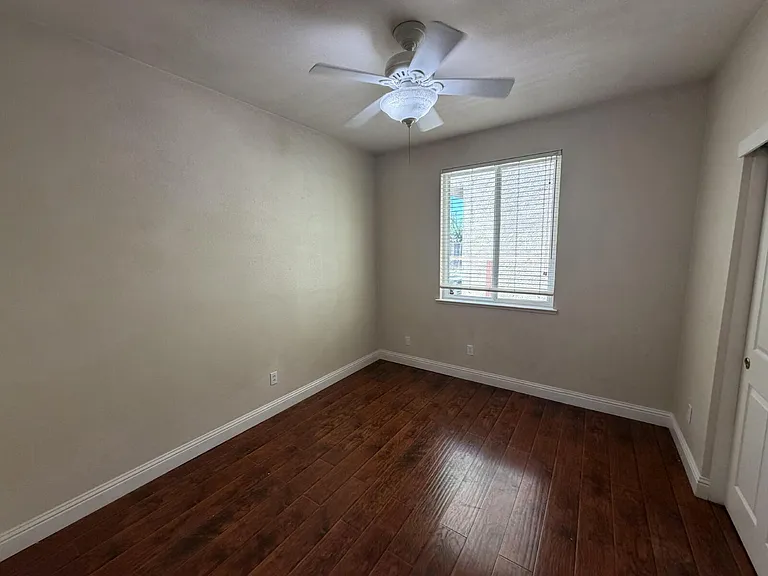 435 Petunia Ct — Photo 4