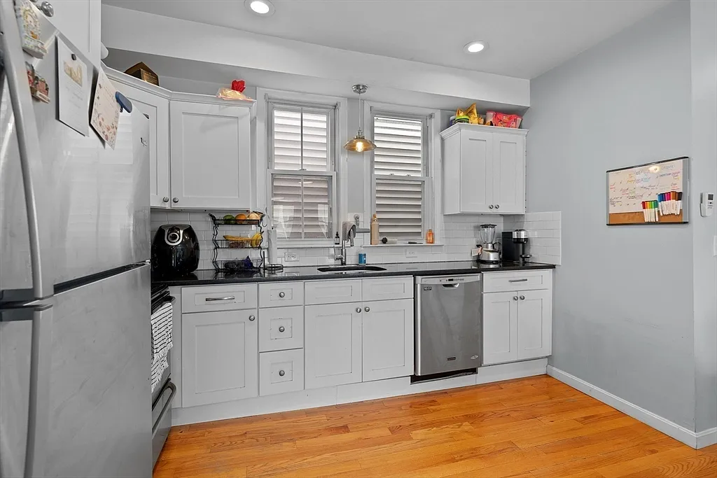 Building Photo - 662 Saratoga St #2A