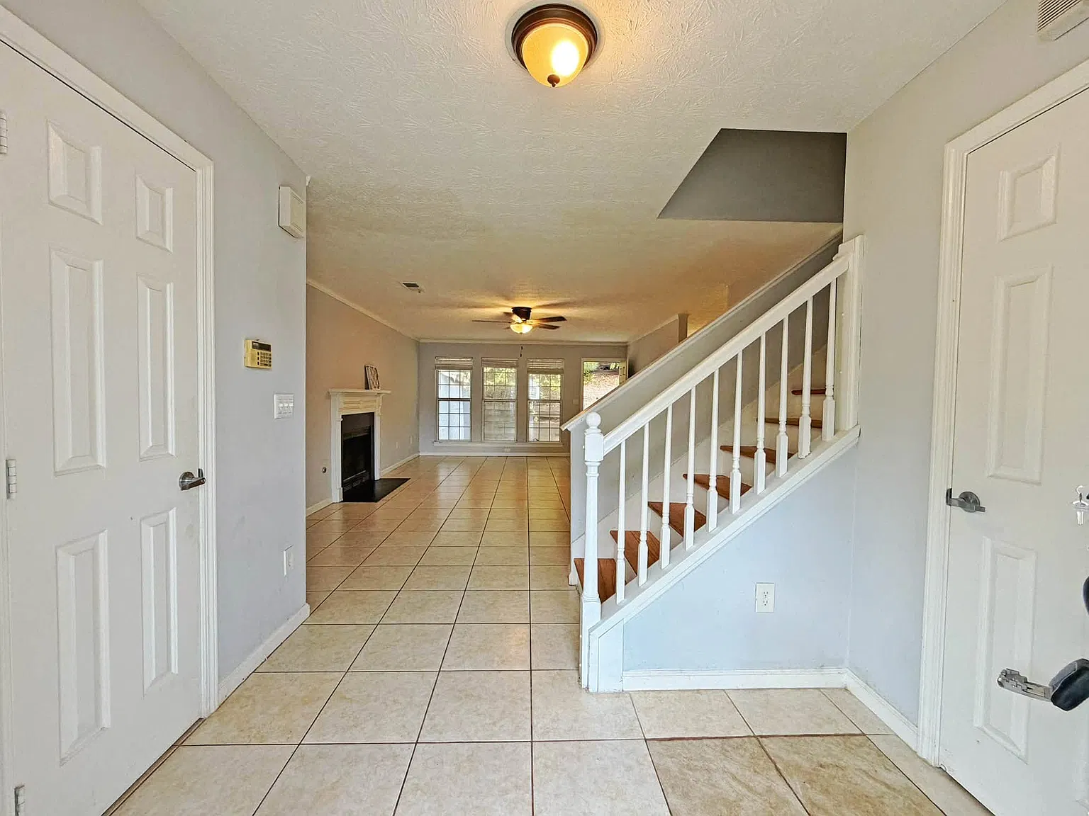 3 bed, 1910 sqft, $2,200 — Photo 3