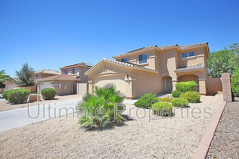 4 bed, 2.0 bath, 1978 sqft, $2,045 — Photo 2