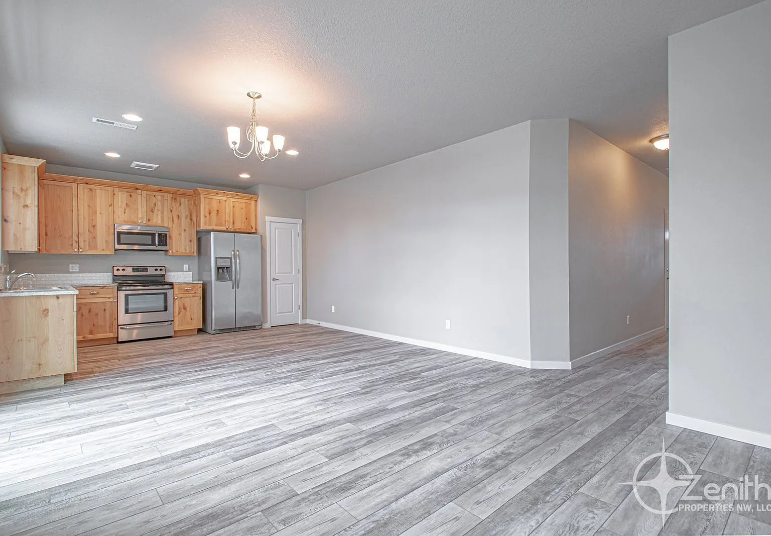 3 bed, 2.5 bath, 1643 sqft, $2,595 — Photo 3