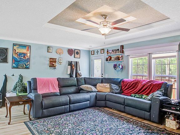 5th image of 105 Chinners Ln