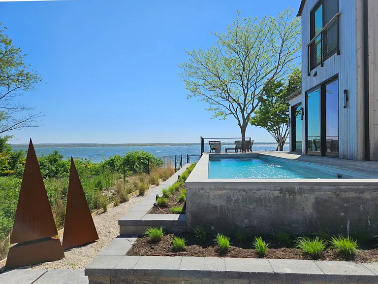 599 Peconic Bay Blvd — Photo 44