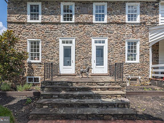 2nd image of 439 Brownsburg Rd W