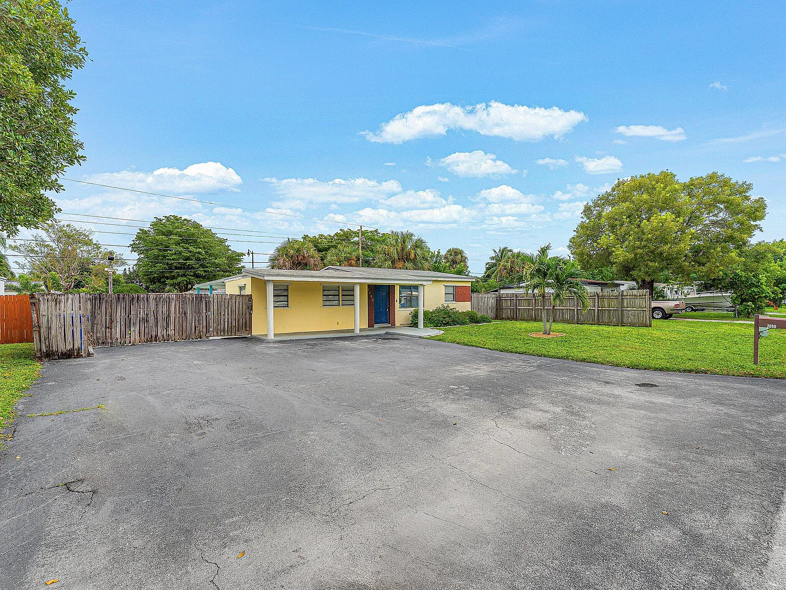 3 bed, 2.0 bath, 1356 sqft, $3,400 — Photo 4