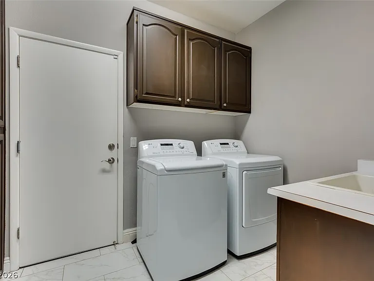 152 Ultra Dr — Photo 32