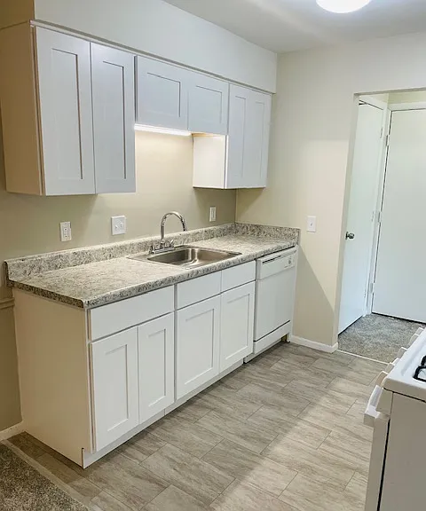 Cambridge Woods Apartments — Photo 15