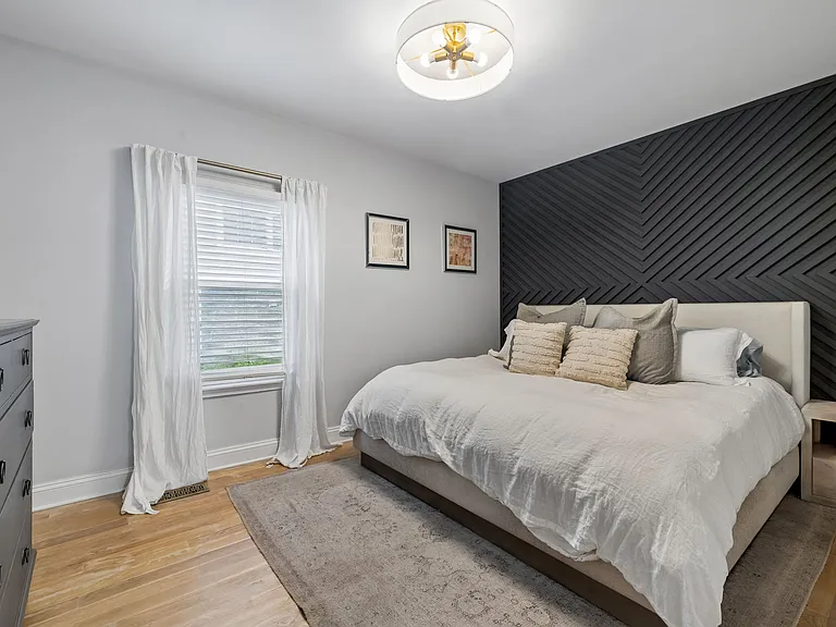 1016 Lenore St — Photo 6