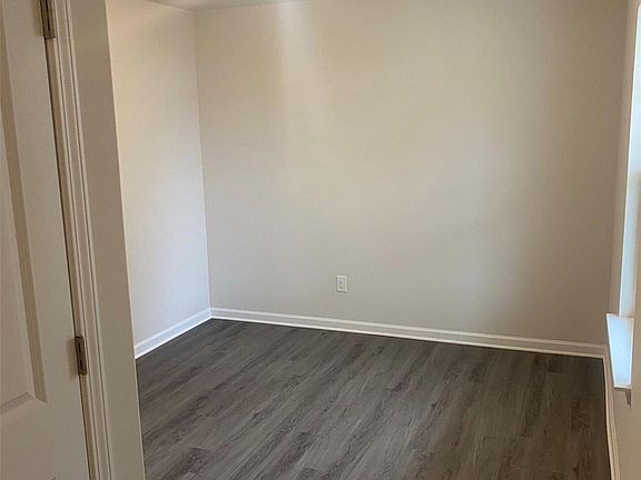 4th image of 106 Plaster Ave
