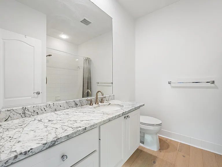 136 Ashley Ct — Photo 17