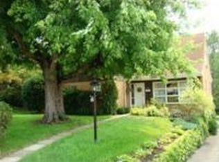 834 Irwin Dr, Pittsburgh, PA