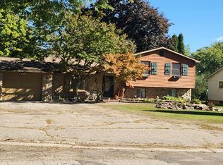 2620 Bender Ave, Waterford, MI 48329