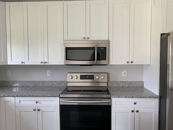 3rd image of 1142 SW Sarto Lane