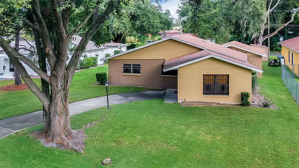 3 bed, 1.5 bath, 1351 sqft, $2,250 — Photo 2