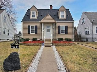 933 175th Pl, Hammond, IN 46324