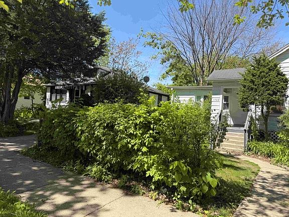 3rd image of 1728 Brown Ave