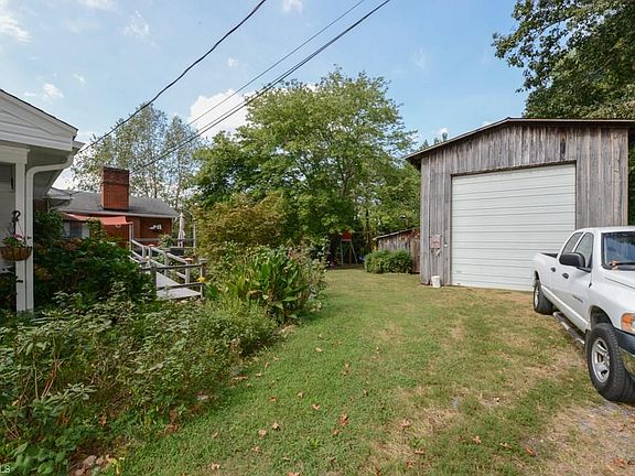 3rd image of 389 Fairystone Dr