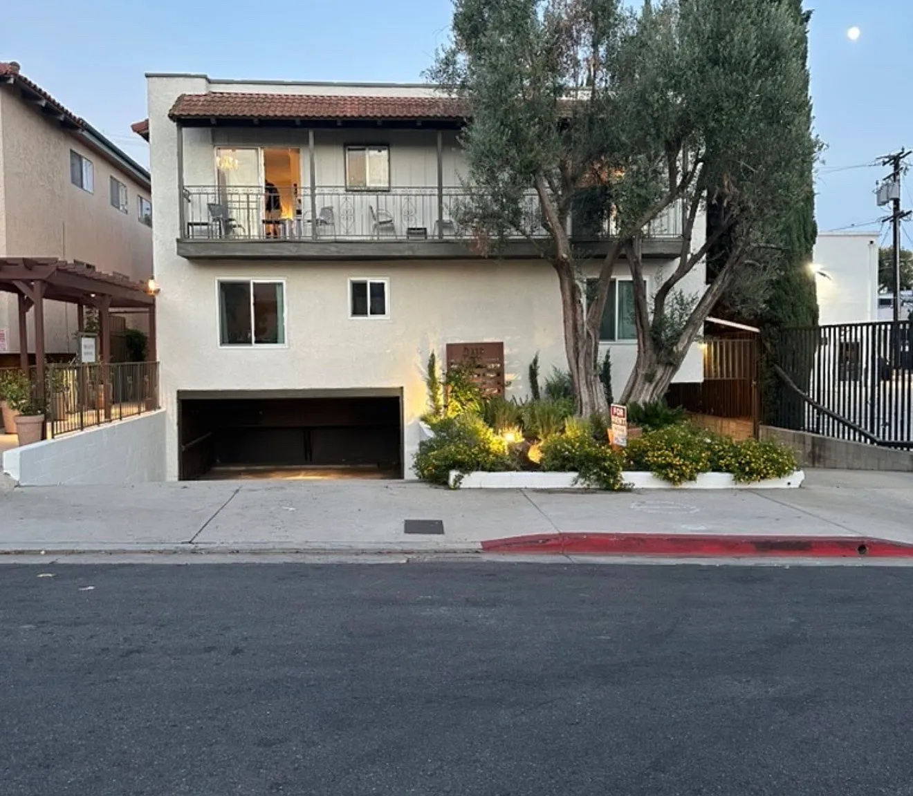 2 bed, 900 sqft, $3,500 — Photo 3