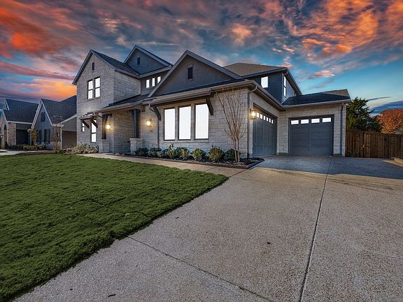 2nd image of 910 Paradise Ln