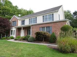 6 Willow Ridge Ln, Cedar Grove, NJ 07009