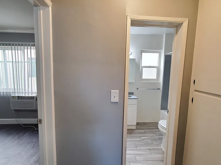 1600 N Bronson Ave — Photo 10