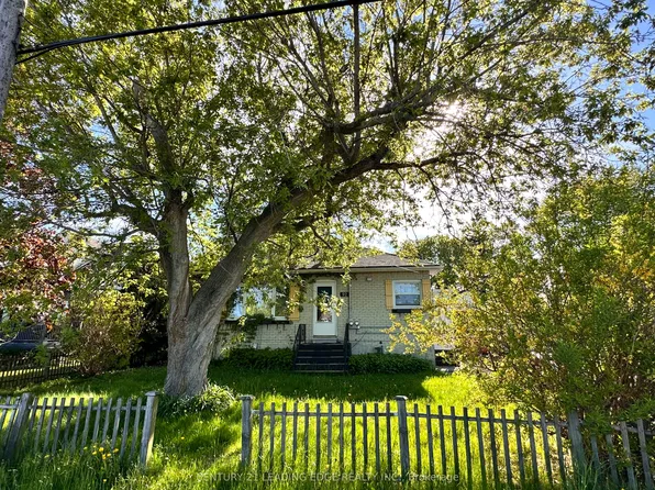 92 Thickson Rd N #Basement, Whitby, ON L1N 3R1