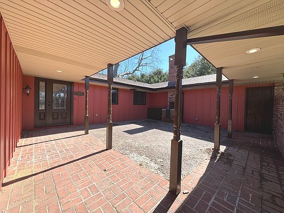 4th image of 210 S Small Ave