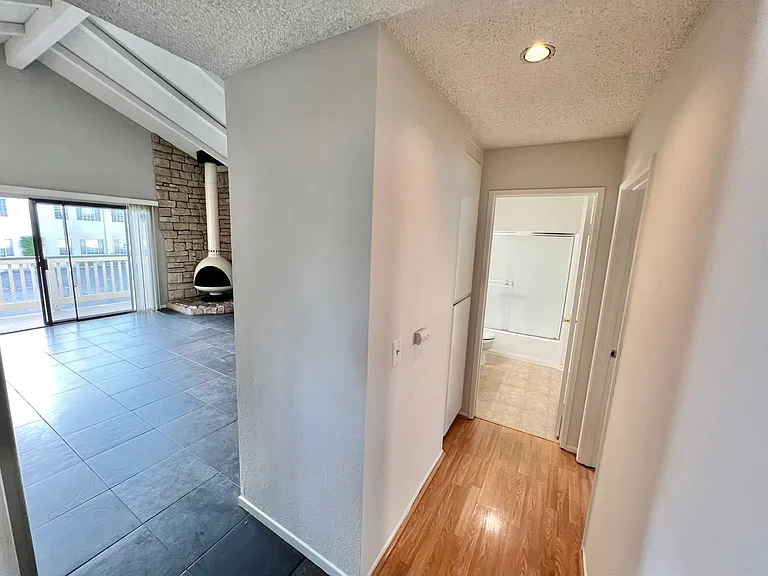 1045 E 3rd St #3 — Photo 13