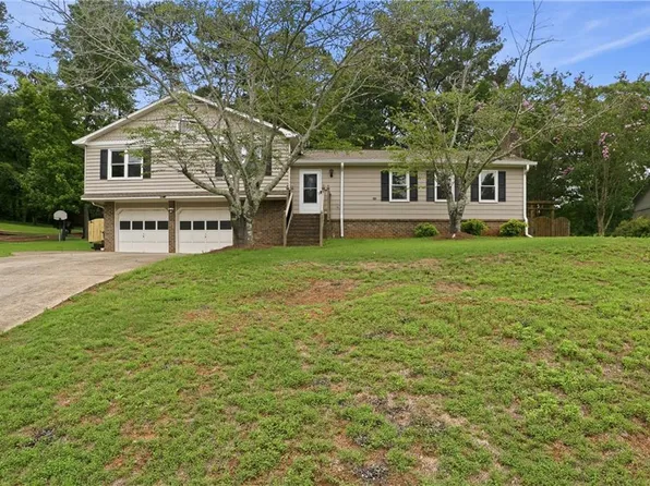 3839 Cotswold Dr SW, Lilburn, GA 30047