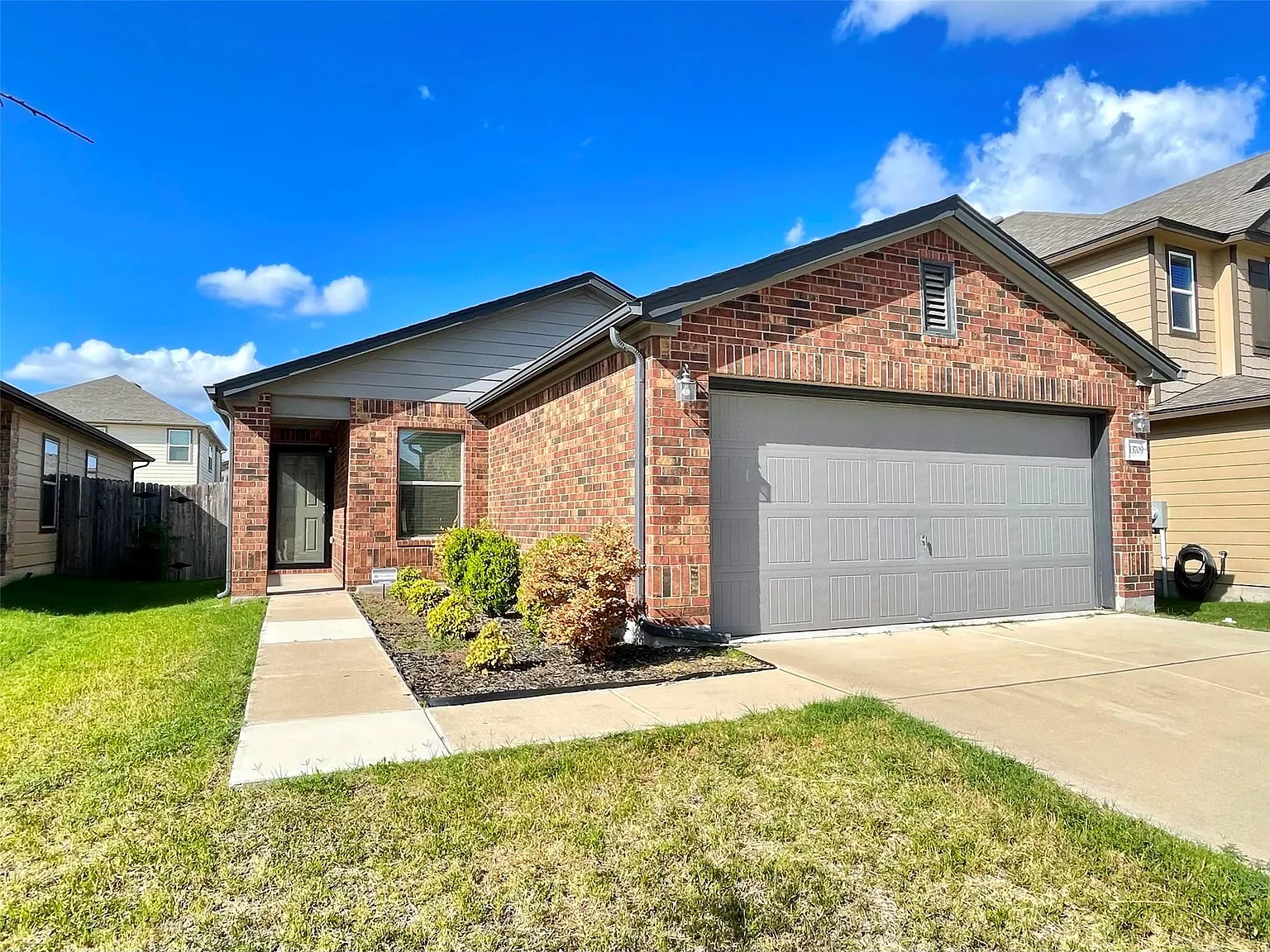 3 bed, 2.0 bath, 1352 sqft, $1,750 — Photo 3
