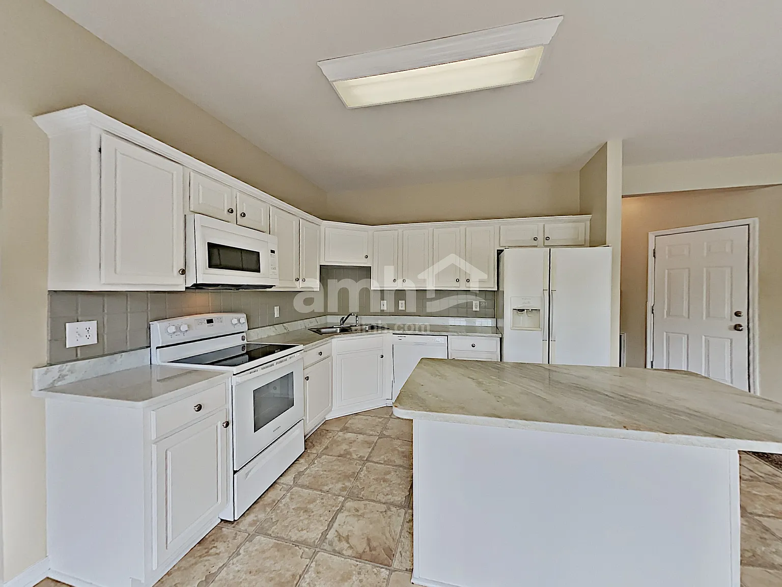 4 bed, 2.5 bath, 3125 sqft, $3,030 — Photo 4