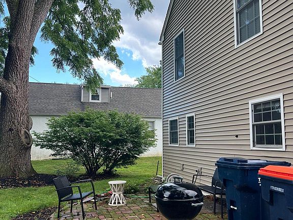 2nd image of 39 Van Leer Ave