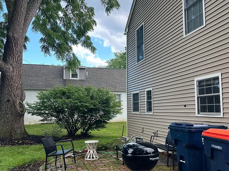 39 Van Leer Ave — Photo 2
