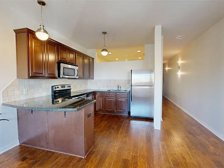 206 N Main St #124 — Photo 7