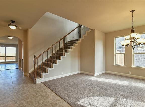 5th image of 905 Freesia Dr