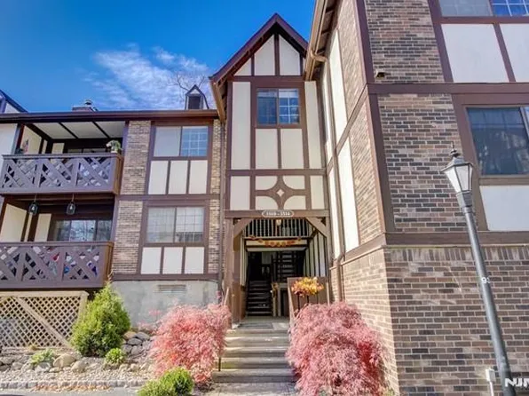 3513 Whittier Ct, Mahwah, NJ 07430