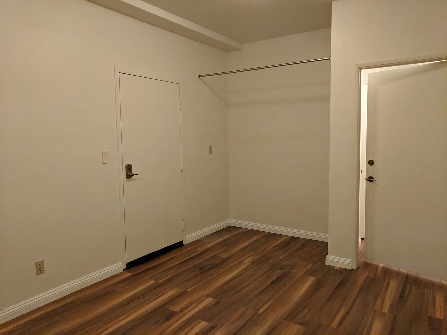 3 bed, 1470 sqft, $3,950 — Photo 3