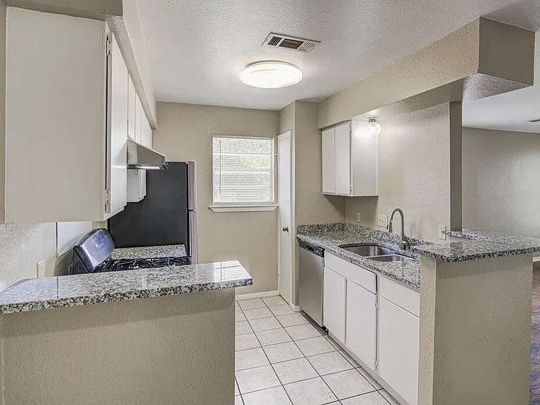 819 Sirocco Dr #A — Photo 8