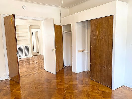 5th image of 470 E 26th St #1