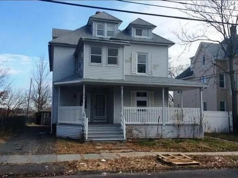 240 Maple St #2 — Photo 1