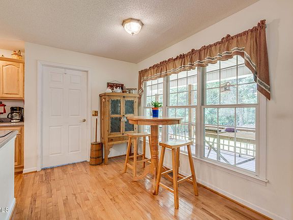 18th image of 490 Cockatiel Rd