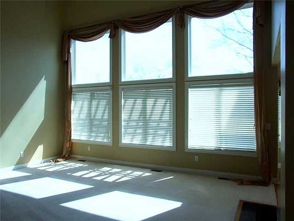 5th image of 4578 Pine Tree Ct