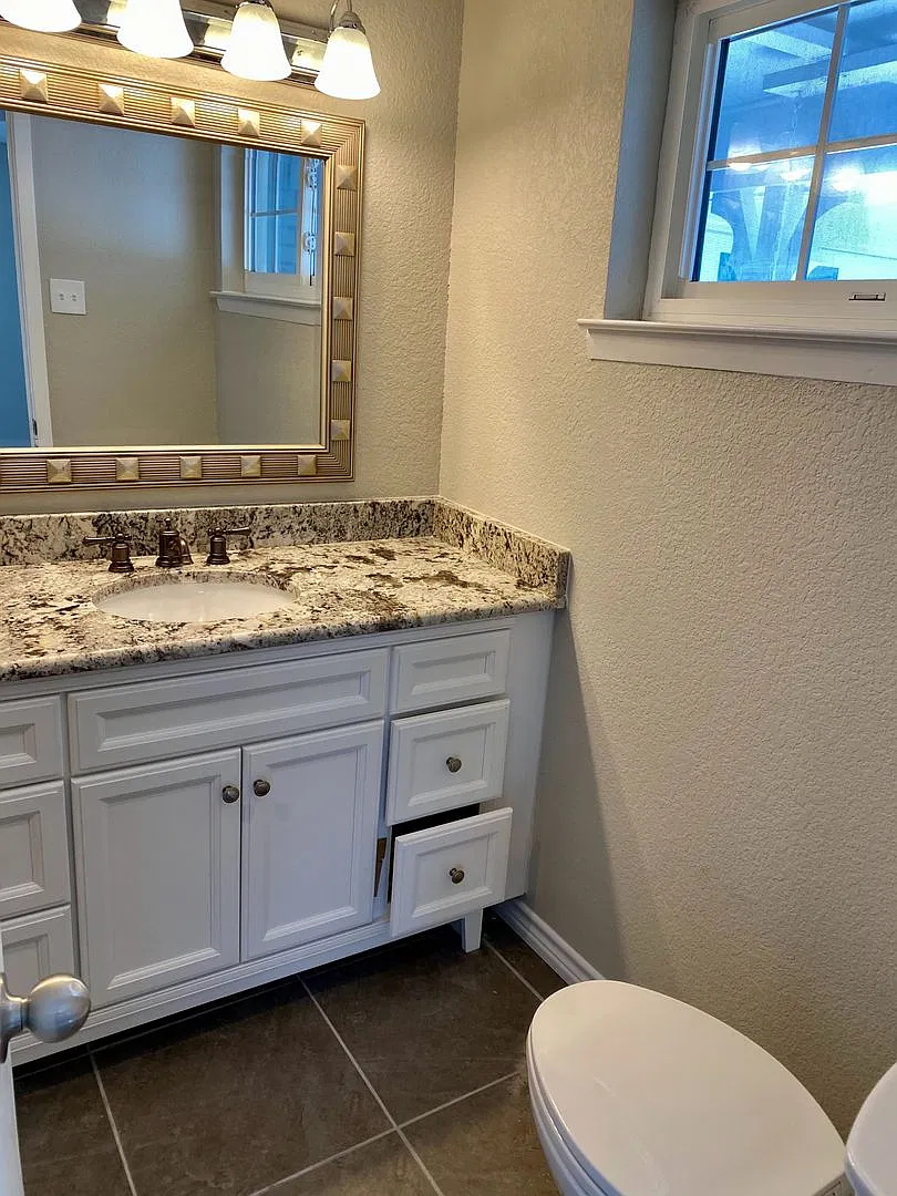 3 bedroom / 2 bathroom / 2 car garage — Photo 3