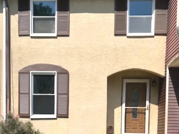 23 Darien Ct, New Castle, DE 19720